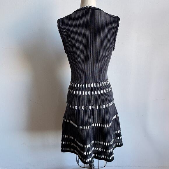 ALAÏA Black and White Striped A-line Sleeveless Dress - Picture 4 of 10